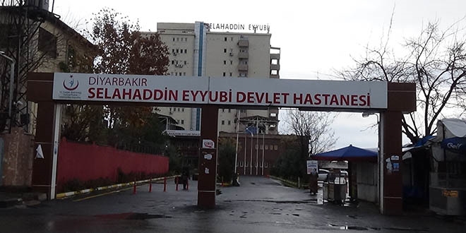 Diyarbakır'da gıda zehirlenmesi, onlarca kişi hastaneye koştu