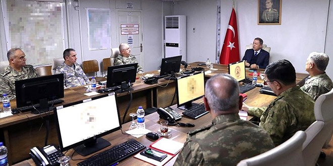 Bakan Akar ve komutanlar sınırın sıfır noktasında