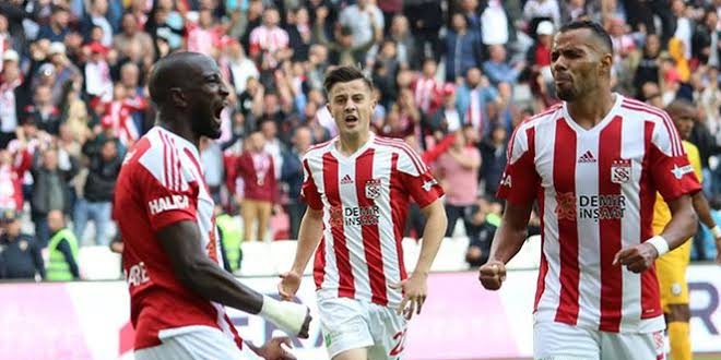 Sivasspor, Süper Lig'de ilk devreyi 3. kez lider tamamladı