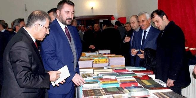 Turhal'da ilk kitap fuarı açıldı...200 bin kitap okuyucuyla buluştu