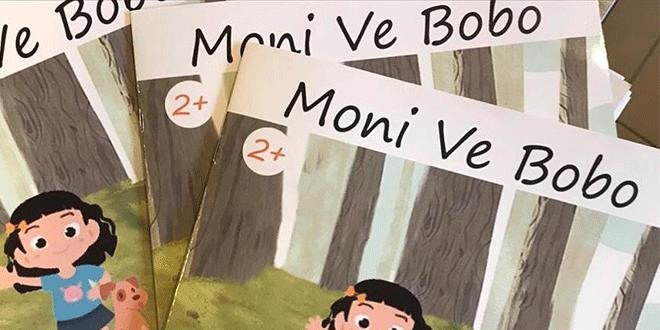'Moni ve Bobo' hikayelerini 'iaret dili' ile anlatyor
