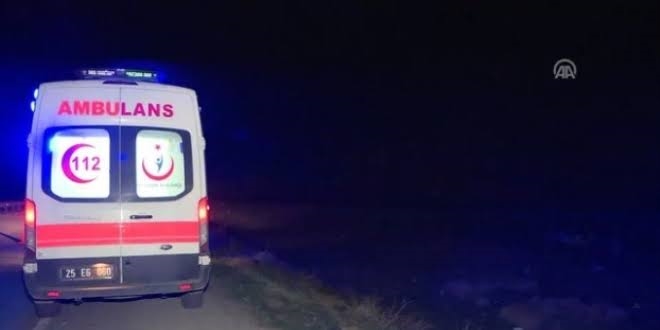 Erzurum'da ambulans tıra çarptı 3 sağlıkçı yaralandı