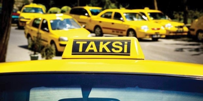 Ticari taksilerde polis muhaberesinin dinlenebildii telsizler ele geirildi