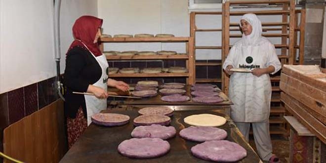 Meyve bileşenlerinden üretildi: Mor bazlama