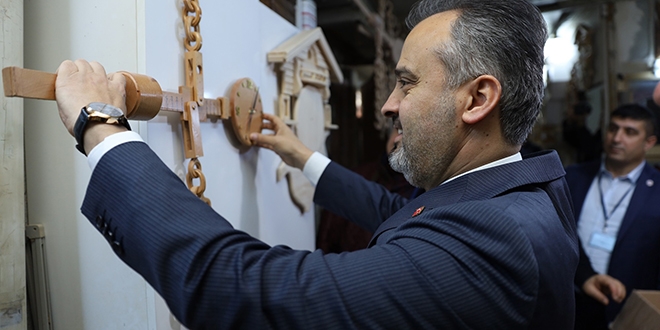 Mahkümlar üretiyor, çocuklar seviniyor
