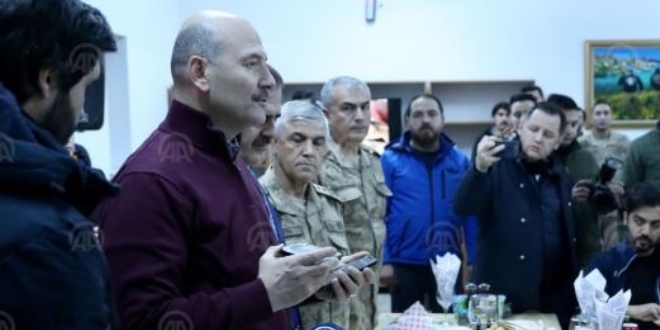 İçişleri Bakanı Soylu, yeni yıla jandarmalarla birlikte girdi