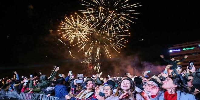İranlılar yeni yılda Van'da coştu