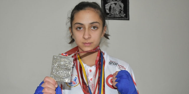Şeyma, evinde yaptığı antrenmanla Avrupa ikincisi oldu