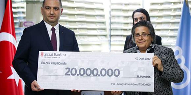 Yılbaşı çekilişinin iki talihlisi ikramiyelerini aldı