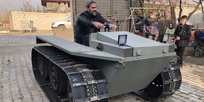 Baba ve oğlu kendi imkanlarıyla paletli arazi aracı üretti