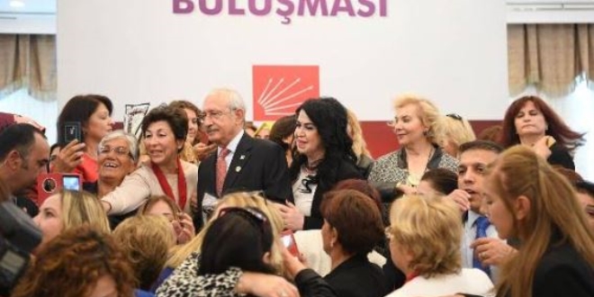 Kılıçdaroğlu, kadın muhtarlarla buluştu