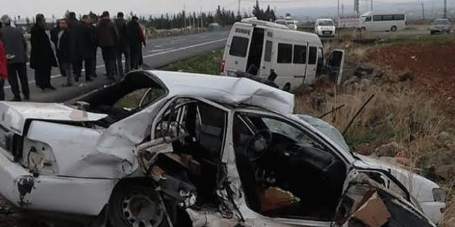 Minibüs ile otomobil çarpıştı: 2 ölü, 12 yaralı