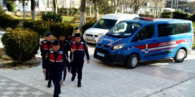 Pencereden girdiği okulların yardım paralarını çaldı