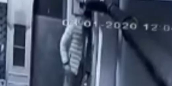 Kendi evi gibi giriyorlar, taksit taksit boşaltıyorlar