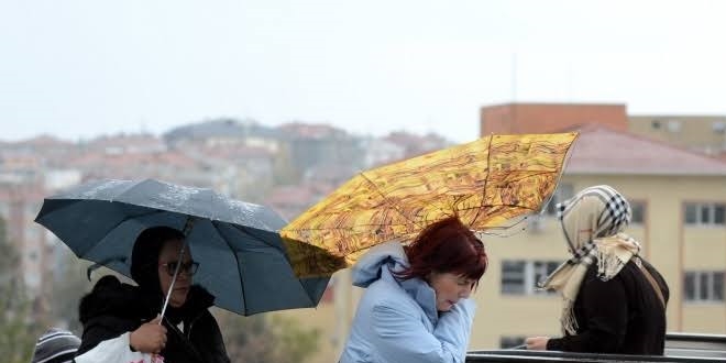 İstanbul Valiliği'nden kuvvetli fırtına ve yağış uyarısı