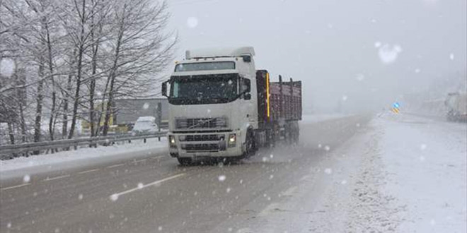 Bursa-Ankara kara yolunda kar ya ulam aksatyor