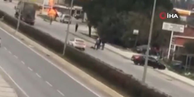 Köpeklerden kaçarken otomobilin çarptığı küçük kız hayatını kaybetti