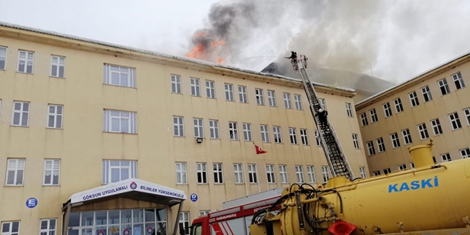 Göksun Meslek Yüksekokulu'nda yangın çıktı