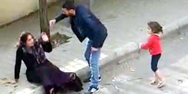 E�ini sokak ortas�nda d�ven ki�i tahliye edildi