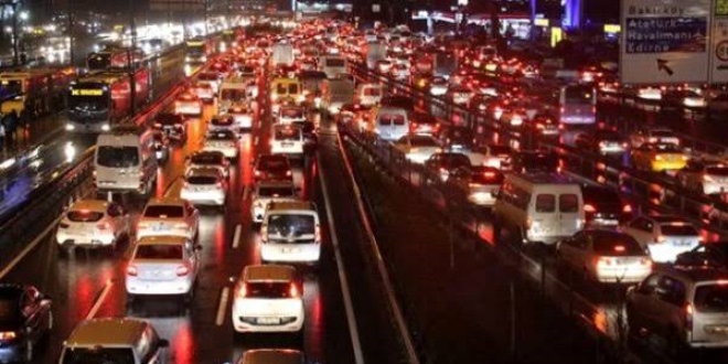 İstanbul'da trafik yoğunluğu yüzde 80'lere ulaştı