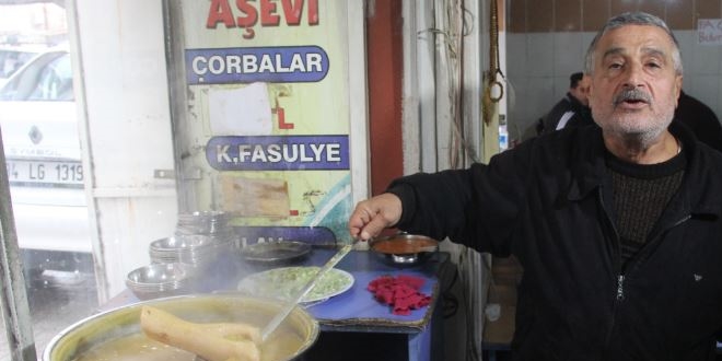 Adana'da niversite rencilerine cretsiz yemek kampanyas