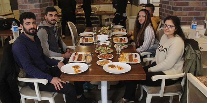 Üniversite öğrencilerine ücretsiz kebap