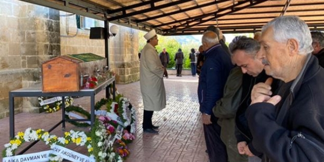 Türk Bakanın dayısını İngiliz mezarlığına defnettiler