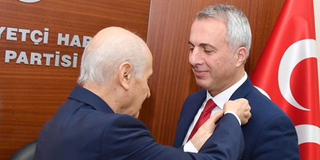 BBP'li belediye ba�kan� istifa edip, MHP'ye ge�ti