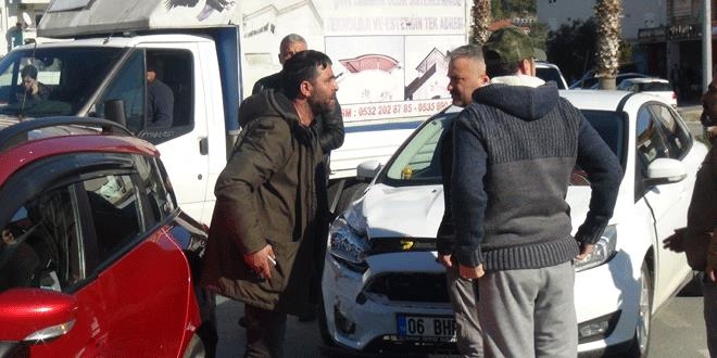 Kad�n s�r�c�lerin kazas�nda erkekler birbirine girdi