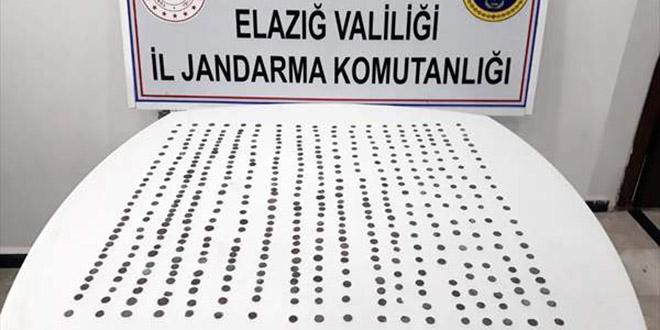 Jandarmaya sat�lmak istenen sikkeler bin 500 y�ll�k