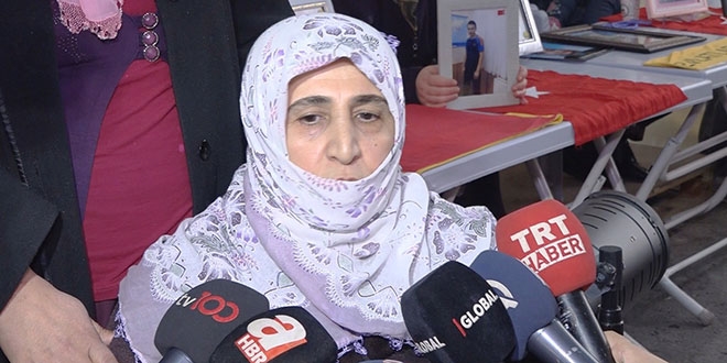Torununa kavuştu, evlat nöbetindeki aileleri yalnız bırakmadı