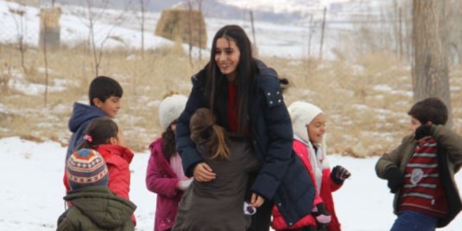 Gündüzleri öğretmen, akşamları öğrenci