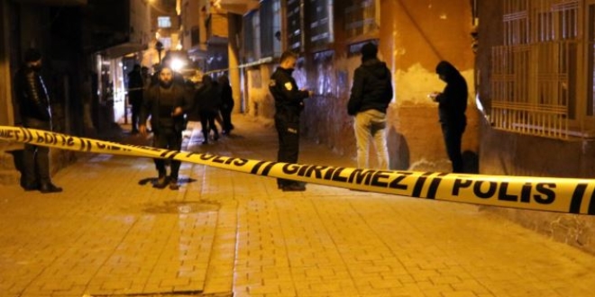 Çatışmanın ortasında kaldı, montu hayatını kurtardı