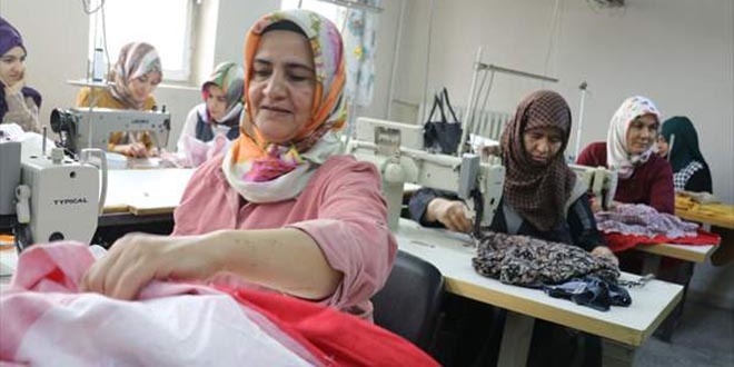 Ağrılı kadınlar kurslarla hem sosyalleşiyor hem de iş sahibi oluyor
