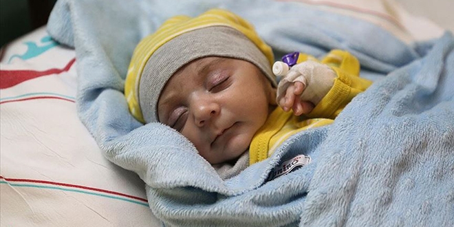 'Yaşamaz' denilen Ömer bebek yaşam savaşını kazandı