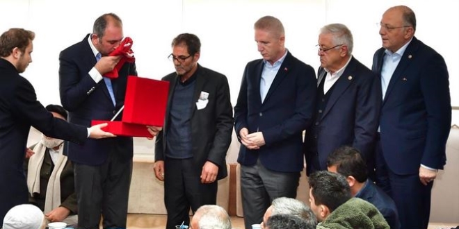 Bakan Gül'den şehidin ailesine taziye ziyareti