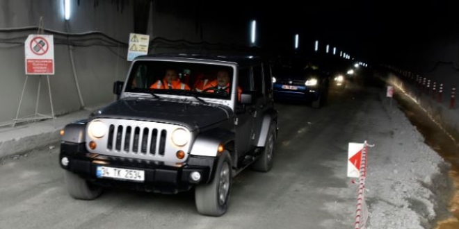 Bakan Varank'tan d�nyan�n en uzun 2.t�neline inceleme