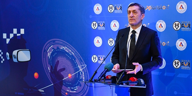 Bakan Selçuk: Öz geçmişinizle ilgilenmeyin, öz gelecek yazın