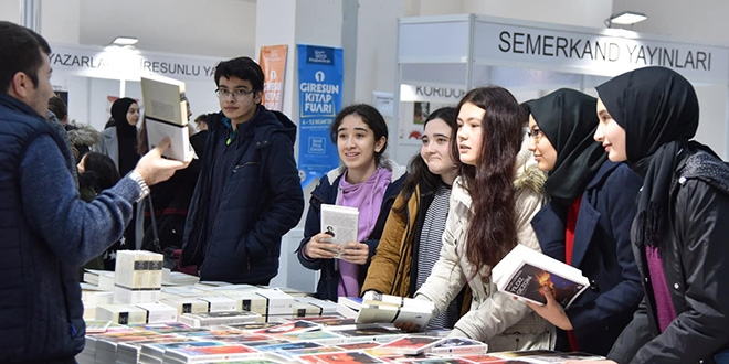 Giresun'da ilk kez düzenlenen kitap fuarına 50 bin kişi katıldı