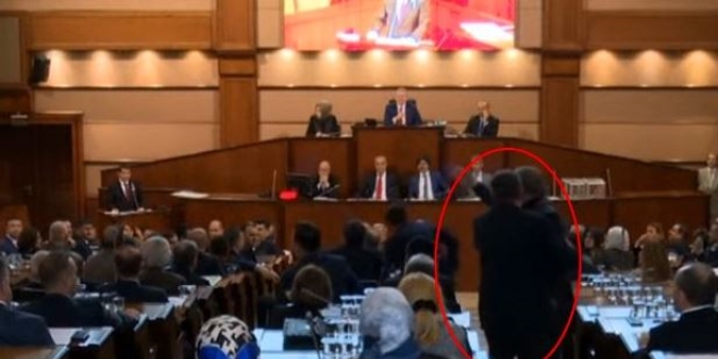 İBB Meclisi'nde gergin anlar!