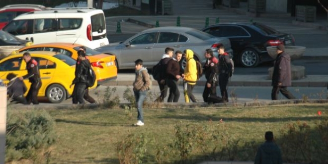 Ankara'da onlarca liseli tekme tokat birbirine girdi