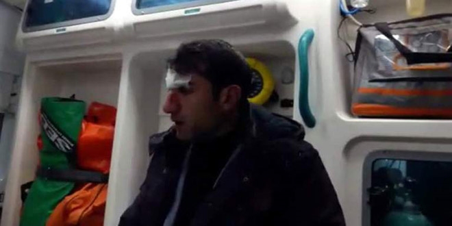 Buz tutan yolda yürüyen öğretmen düşerek yaralandı
