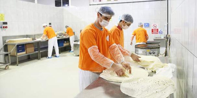 Hükümlüler cezaevinde hem iş öğreniyor hem para kazanıyor