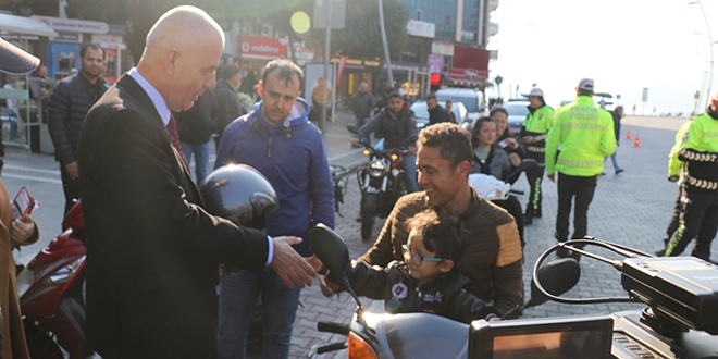 Kaymakamdan ceza yerine kask