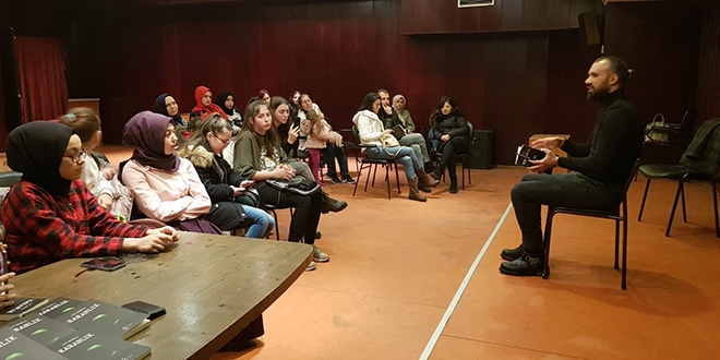 Matematik öğretmeni kitap yazdı, imza günü düzenledi