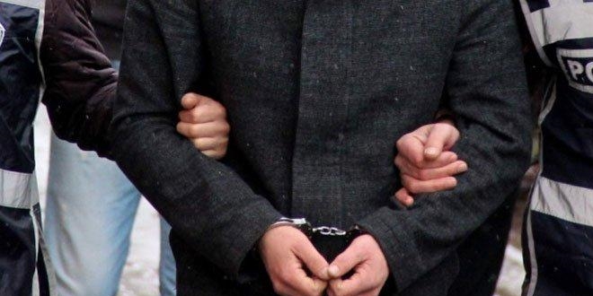 Güven timindeki polis memuru, AVM'de bot çalarken yakalandı