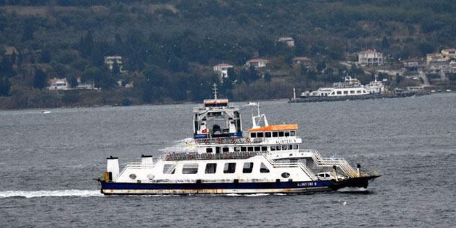 Gökçeada feribot seferlerine fırtına engeli