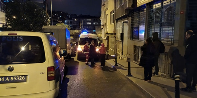 Kızının cesedi ile 3 gün aynı evde yaşadı