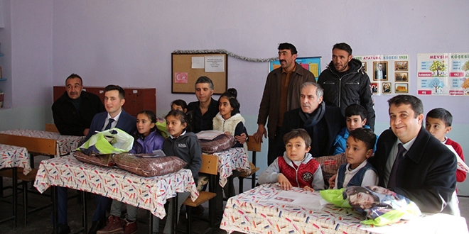 10 öğrencisi bulunan okulda karne töreni