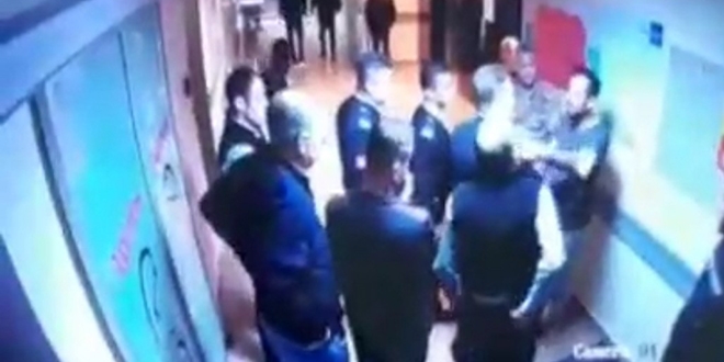 Kırık burunla ameliyat yapan doktora saldırı kamerada